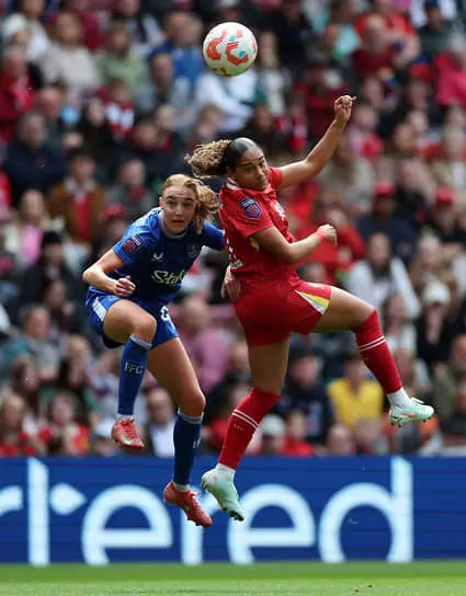 Оливия Смит (в красном) за сезон, проведенный в«Ливерпуле», подорожала в пять раз