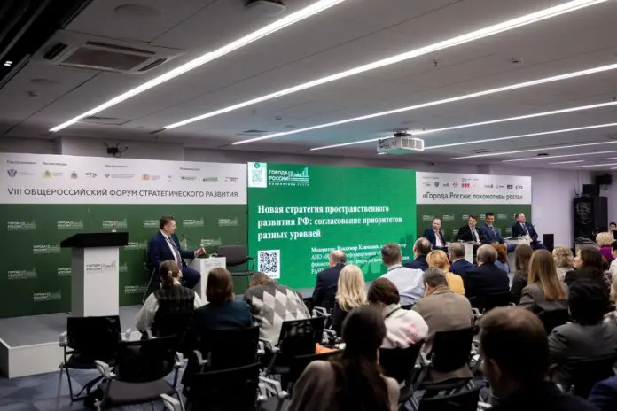 Денис Паслер представил деловую программу форума «Города России» в Екатеринбурге-0