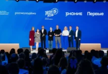 Достижения студентов УрГЮУ, УрФУ и УрГАХУ отмечены на празднике "Твой выпускной" в Национальном центре "Россия" dostizheniya studentov urgyuu urfu i urgahu otmecheny na prazdnike tvoj vypusknoj v naczionalnom czentre rossiya-ekaterinburgu-ru-0