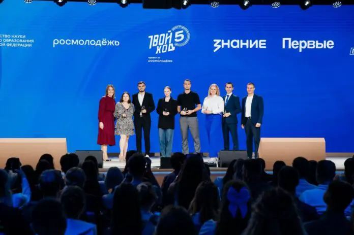 Достижения студентов УрГЮУ, УрФУ и УрГАХУ отмечены на празднике "Твой выпускной" в Национальном центре "Россия"-0