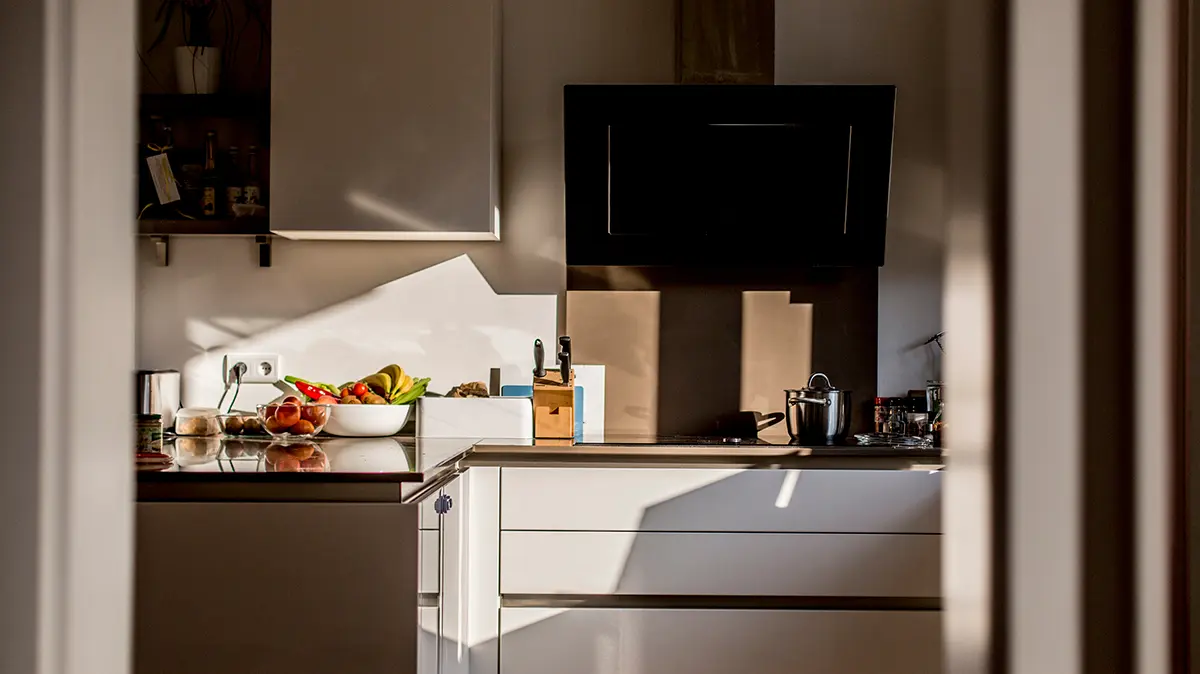 Где больше всего бактерий на кухне