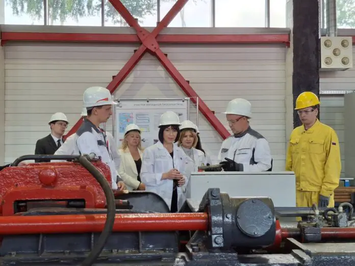 Татьяна Савинова посетила Первоуральск для осмотра социальных объектов-0