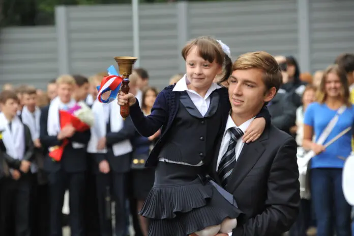 В Свердловской области многодетные семьи получают поддержку от Дениса Паслера-0
