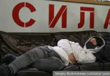 den vozdushnogo flota rekordnyj divan iz saratova i kniga ginnesa 17 avgusta-ekaterinburgu-ru-0