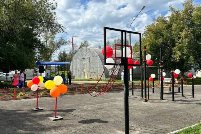 Денис Паслер и Андрей Злоказов открыли современную спортзону в Каменск-Уральском интернате-0