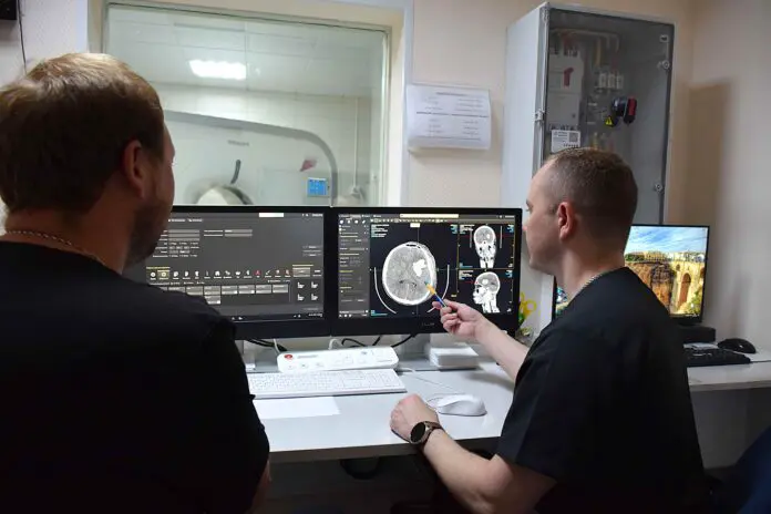 Леонид Яблонский и врачи ДГКБ №9 Екатеринбурга спасли Тимура после тяжелой травмы-0