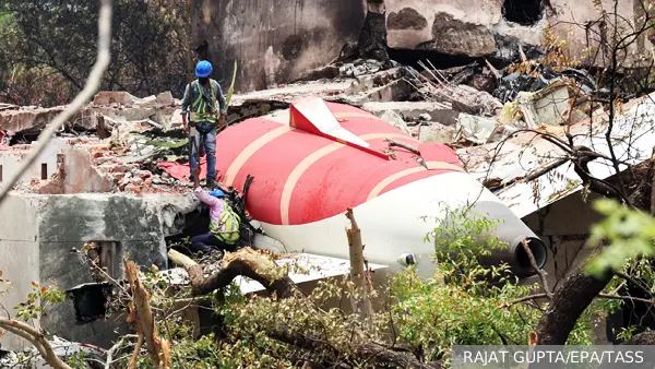 Неисправность туалета названа причиной крушения Boeing в Индии