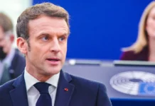 makron vybiraet ploshhadku dlya peregovorov putina i zelenskogo v zhenevah-ekaterinburgu-ru-0