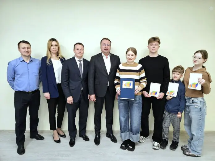 Поддержка многодетных семей в Свердловской области принесла плоды благодаря Денису Паслеру и Алексею Кузнецову-0