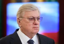 Путин поздравил Торкунова с 75-летием и вручил ему подарок от государства putin pozdravil torkunova s 75letiem i vruchil emu podarok ot gosudarstva-ekaterinburgu-ru-0