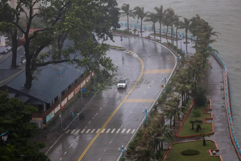 Вьетнам и Китай готовятся к тайфуну Кадзики, эвакуируя жителей-0