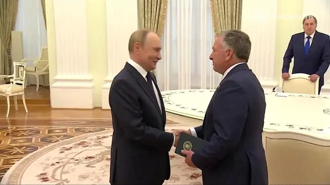 Путин и Уиткофф тепло поприветствовать друг друга при встрече  | Источник: Кремль. Новости / Telegram 