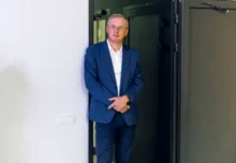 Дмитрий Алексеев объясняет стратегию развития Владивостока и Южно-Сахалинска dmitrij alekseev obyasnyaet strategiyu razvitiya vladivostoka i yuzhnosahalinska-ekaterinburgu-ru-0