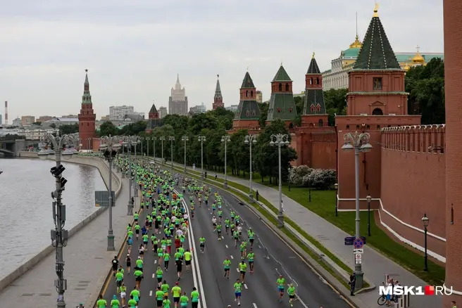 Участники марафона пробегут по живописным набережным | Источник: Артём Устюжанин / MSK1.RU