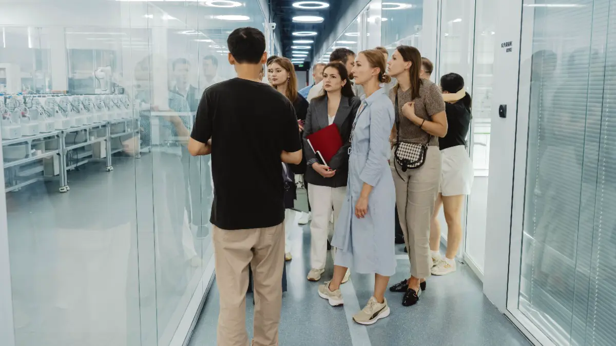 Делегация Москвы посетила биотехнологический индустриальный парк «Бэйкэчуан» в Шанхае