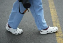 ПНИПУ делится мнением Владислава Никитина и Анастасии Зориной о кроксах pnipu delitsya mneniem vladislava nikitina i anastasii zorinoj o kroksah-ekaterinburgu-ru-0