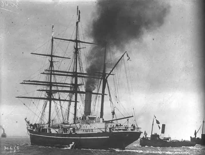 Британская антарктическая экспедиция 1910–1913 годов на барке Terra Nova, возглавляемая Робертом Скоттом, проходила в Антарктиду