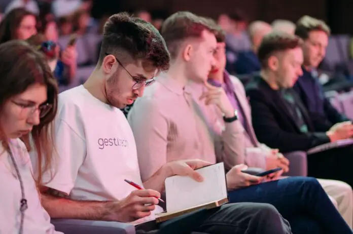 В Екатеринбурге прошел кадровый форум, открывающий новые возможности для молодежи и креативных индустрий-0