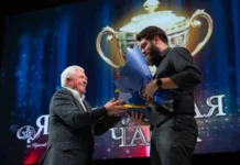 Бутаков одержал победу на фестивале «Восток&Запад» с «Бесконечным апрелем» butakov oderzhal pobedu na festivale vostokzapad s beskonechnym aprelem-ekaterinburgu-ru-0