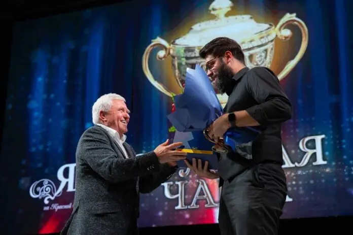 Бутаков одержал победу на фестивале «Восток&Запад» с «Бесконечным апрелем»-0