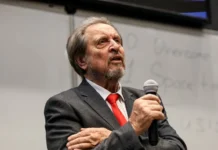 Эррол Маск, отец основателя Tesla, посетил матч Ак Барса в Казани! errol mask otecz osnovatelya posetil match ak barsa v kazani-ekaterinburgu-ru-0