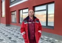 igor stepanenko iz artemovskoj czrb pomog passazhirke samoleta preodolet panicheskuyu ataku-ekaterinburgu-ru-0