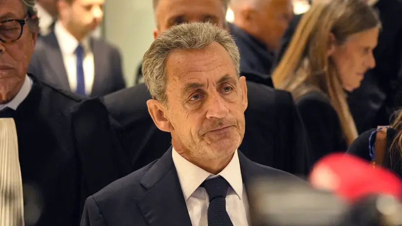 Daily Mail: заключённые криками и насмешками не дают Саркози спать