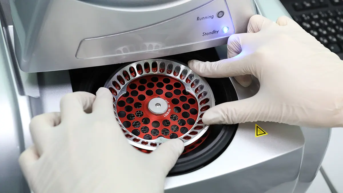 Китаянка спустя 10 лет брака узнала, что муж скрыл от нее ВИЧ