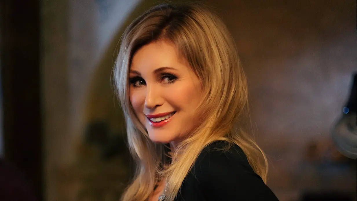 Вика Цыганова рассказала, что сшила душегрею из соболя жене Трампа