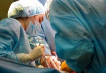 vrachi nmicz blohina spasli podrostka ot trehkilogrammovoj opuholi-ekaterinburgu-ru-0