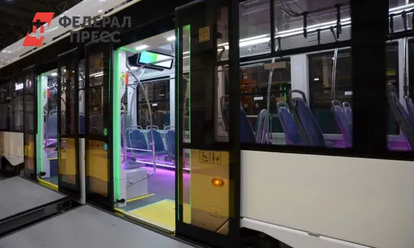 Яркий трамвай 71-415М от Уралтрансмаша стартовал в Екатеринбурге!-0