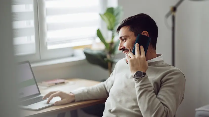 Юрист объяснил, уволят ли сотрудника за личные разговоры по рабочему телефону