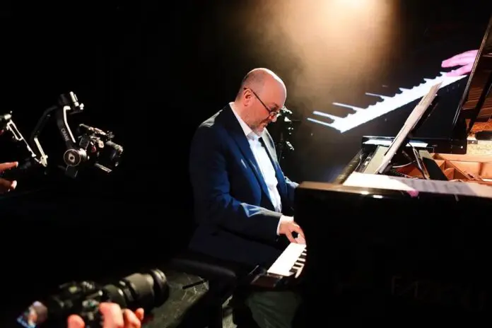 Мария Зашляпина представляет РУКИ с Хадижей Исрапил в Театруме Верхней Пышмы-0