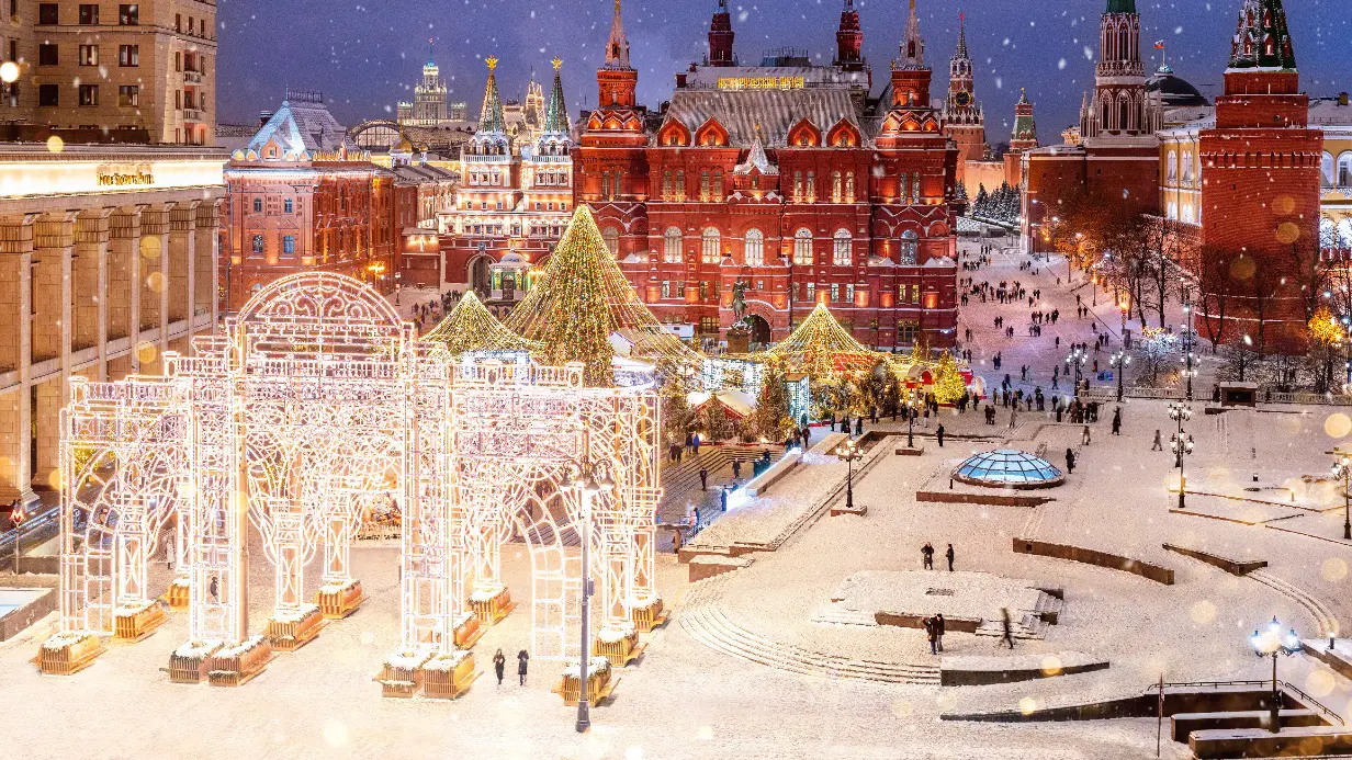 ВЦИОМ: Москвичи позитивно оценивают новогоднее украшение столицы