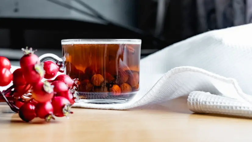 Диетолог Дианова рассказала о пользе отвара шиповника для здоровья печени