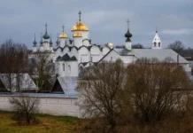 Разные поколения россиян, включая зумеров, миллениалов и X, отдыхают по-своему raznye pokoleniya rossiyan vklyuchaya zumerov millenialov i otdyhayut posvoemu-ekaterinburgu-ru-0