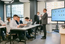 Сергей Собянин открыл современную школу «Свиблово» и станцию «Кленовый бульвар» sergej sobyanin otkryl sovremennuyu shkolu sviblovo i stancziyu klenovyj bulvar-ekaterinburgu-ru-0