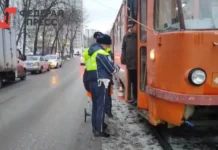 В Екатеринбурге школьницу ждёт комиссия ПДН после инцидента с трамваем v ekaterinburge shkolniczu zhdyot komissiya pdn posle inczidenta s tramvaem-ekaterinburgu-ru-0