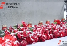 v izhevske memorial u shkoly 88 nachinaet napolnyatsya zhiznyu-ekaterinburgu-ru-0