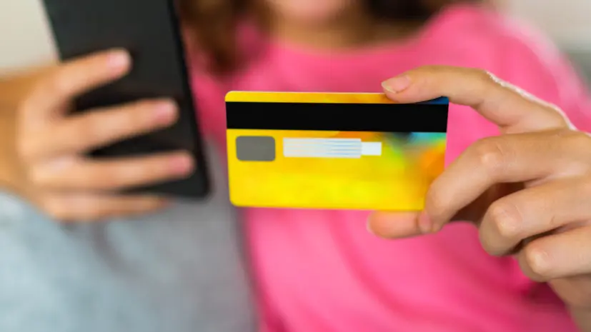 В Перми осудили мать, позволившую ребёнку тратить деньги с чужой карты