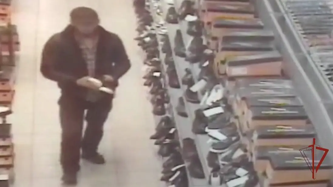 Мужчина украл кроссовки и брюки на 6,5 тысячи рублей из магазина в Подмосковье