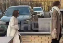 Яркая Аглая Тарасова и Ксения Раппопорт на BMW прибыли в Домодедовский суд yarkaya aglaya tarasova i kseniya rappoport na pribyli v domodedovskij sud-ekaterinburgu-ru-0