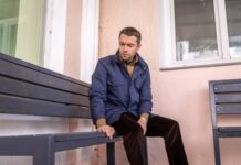 Алексей Вихарев и Волонтерский центр подарили экоскамейки онкодиспансеру aleksei viharev onkoskameiki2_ekaterinburgu