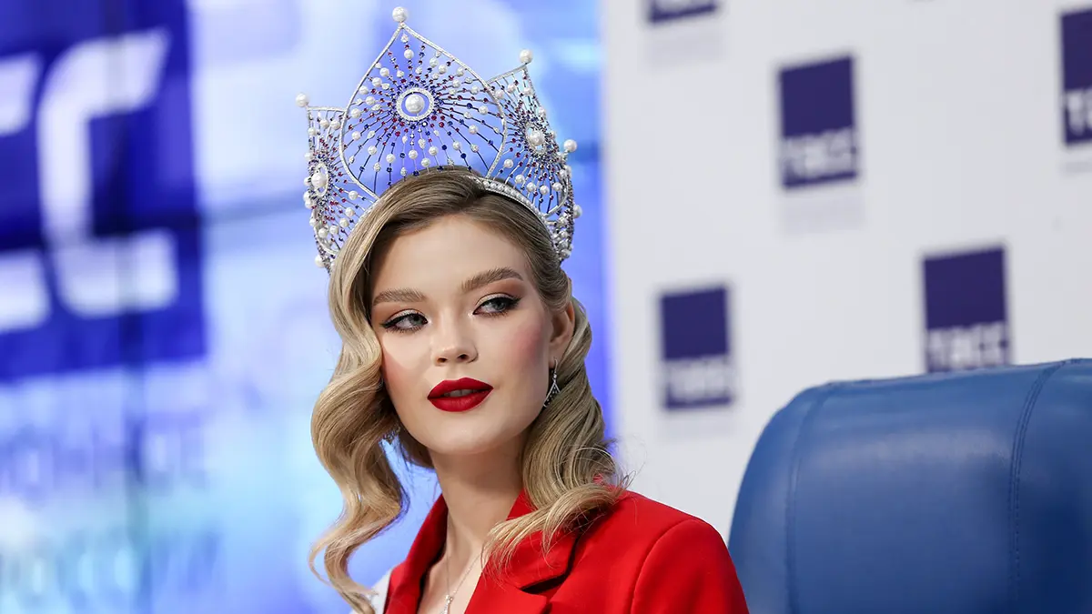 «Мисс Россия 2022» выложила фото человека, который удерживал ее на балийской вилле