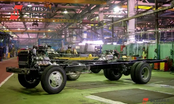 Денис Мантуров сообщил о планах выпустить 750 тысяч автомобилей в 2025 году-0