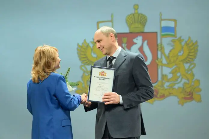 Денис Паслер поздравил коллектив «Россети Урал» и отметил роль Белоярской АЭС-0