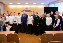 Денис Паслер поздравил юных героев из Совета Федерации РФ и их имена denis pasler pozdravil yunyh geroev iz soveta federaczii rf i ih imena-ekaterinburgu-ru-0