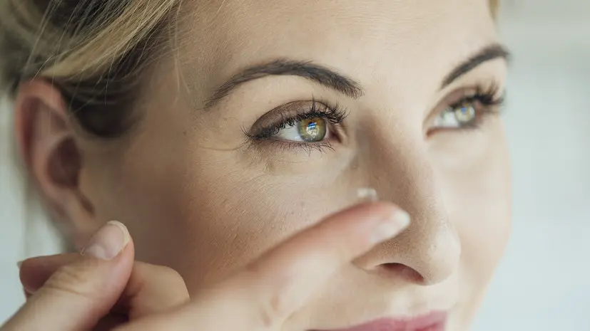 Офтальмолог Веденёв посоветовал использовать зимой однодневные линзы