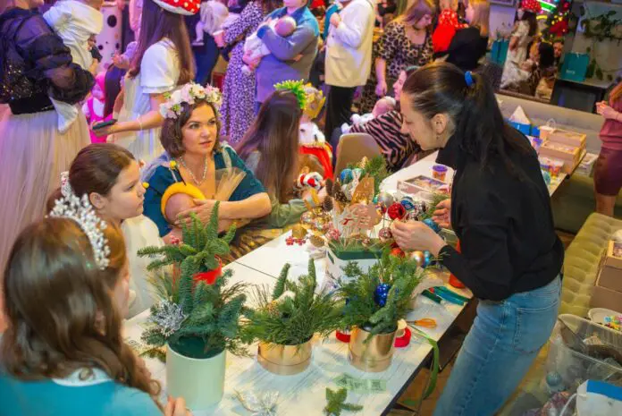 Новогодняя ярмарка в Екатеринбурге приглашает на спектакль и мастер-классы-0
