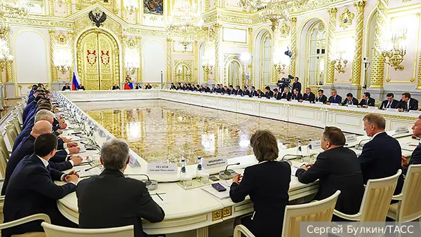 Путин сообщил о росте до миллиона рублей необлагаемых выплат работающим родителям